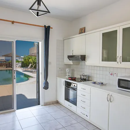 Mit Pool Am Der Fig Tree Bay Feriehus Protaras