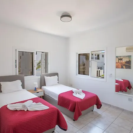 Mit Pool Am Der Fig Tree Bay Protaras